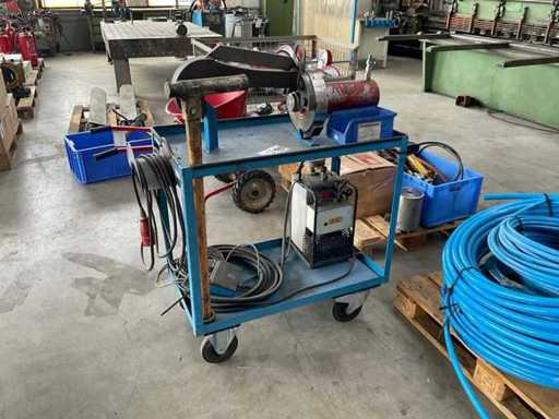 Mobile hydraulic press