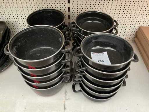 Batch of mussel cooking pots without lids