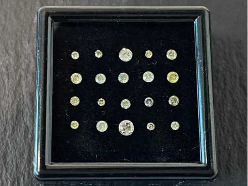 Diament o masie 1,03 karatu z naturalnym szlifem brylantowym