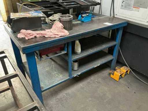 Metalen tafel