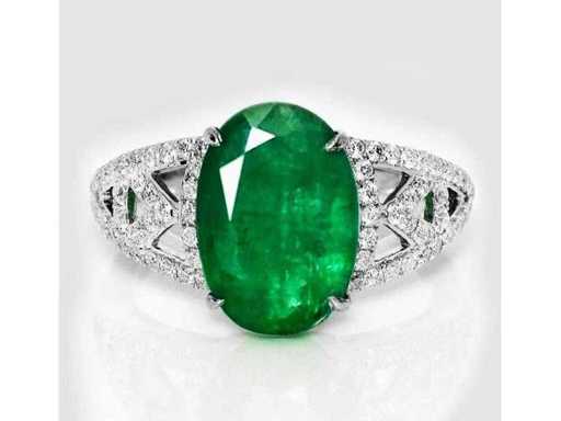 Luxe ring in Natural Zambia Green Emerald 4,60 carat