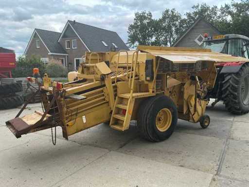 1993 New Holland D1000 Baler