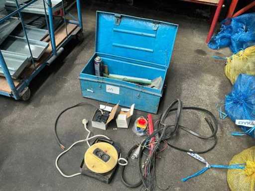Tool tray with content