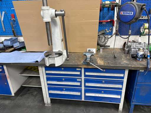 ALULINE - GARANT 3A Drehdornpresse auf Werkbank