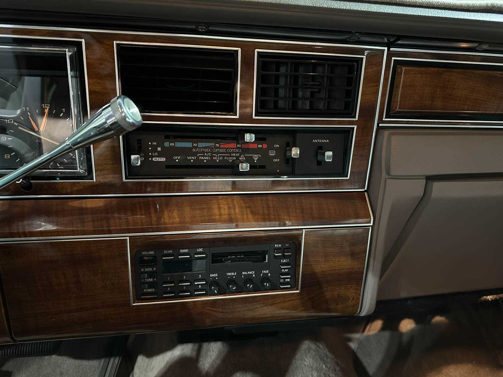 Lincoln Town Car 4.9 V8 Signature SD 160pk 1989, K-946-BX