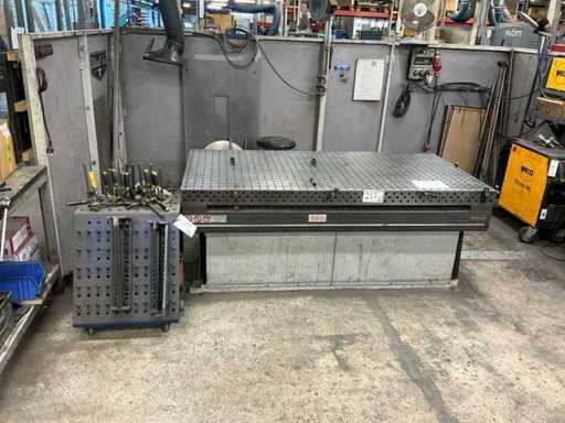 WTT - Height-Adjustable Perforated Welding Table