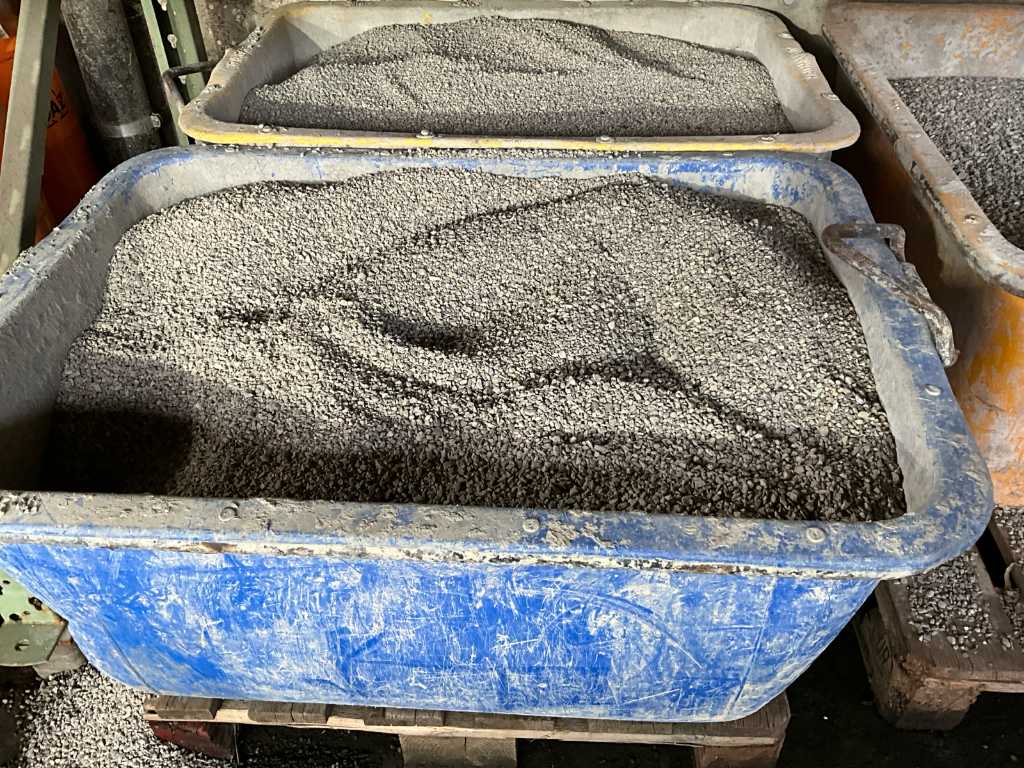 Concrete tubs with gravel (6x)