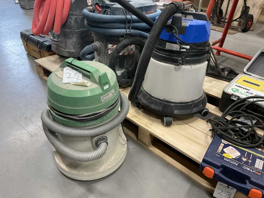 Industrial vacuum cleaner (2x)
