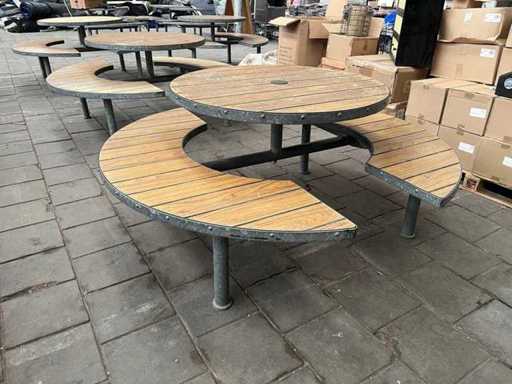 Round outdoor picnic tables with steel frame (4x)