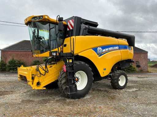 2012 New Holland CX5090 Combine