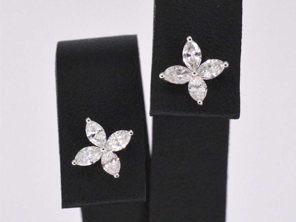 White gold earrings with eight diamonds