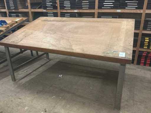 Adjustable workbench
