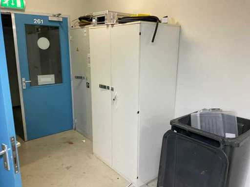 Workshop cabinet (2x)