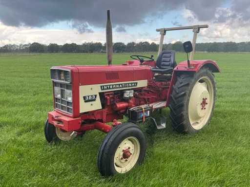 1974 International 383 Oldtimer tractor