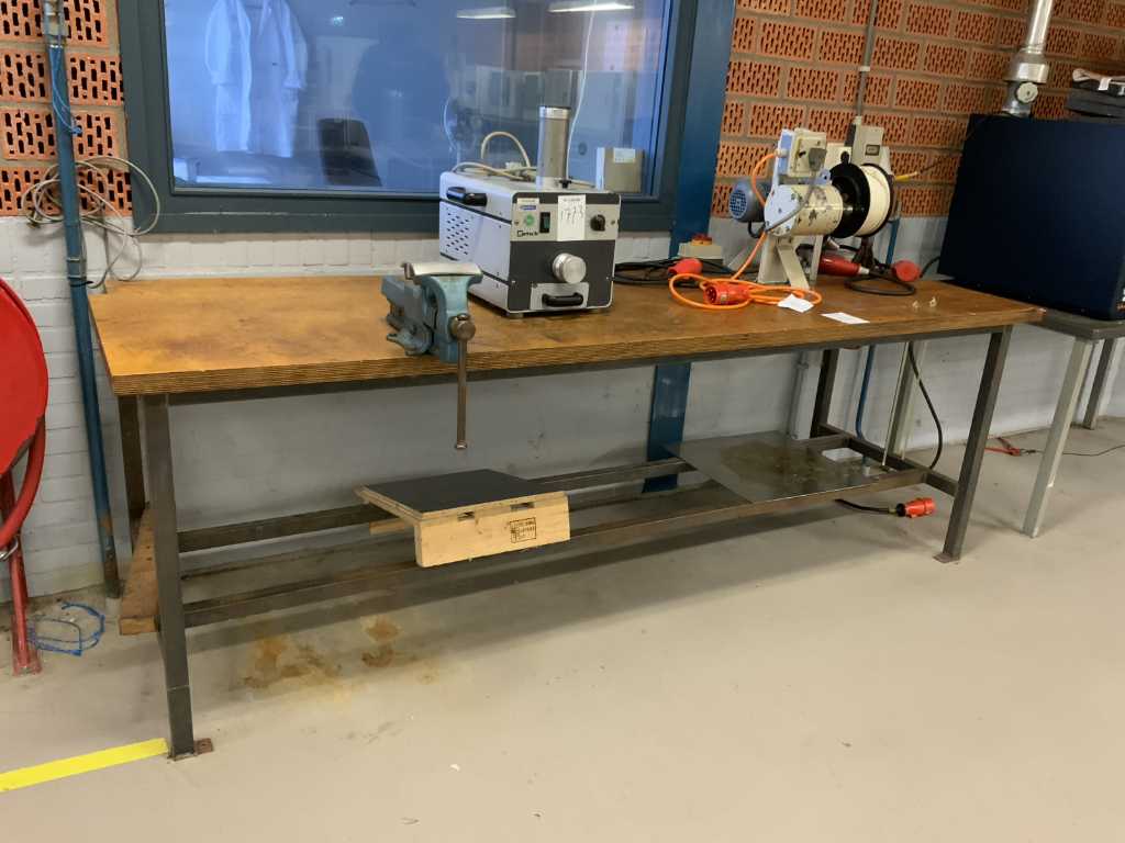 Workbench with winding device and vice