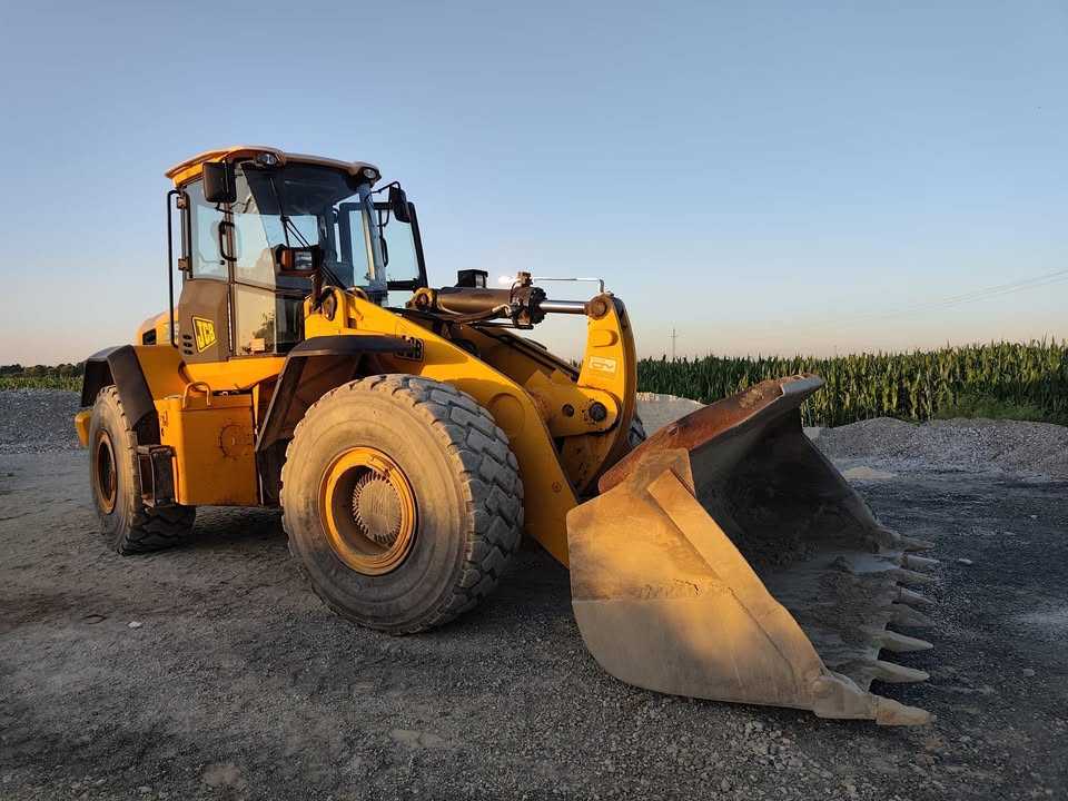 ろん Trucks, Vans & Construction Equipment –Croatia