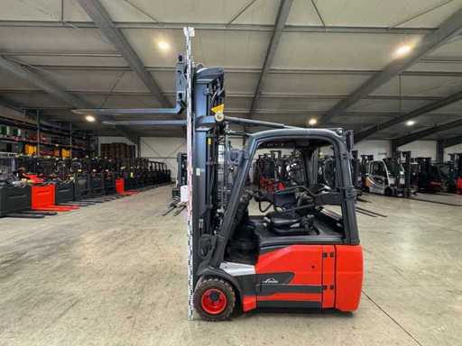 06/2023 Serwis + UVV 07/2027 Linde E18 EVO 1.800kg Triplex 607cm 3.+4. Regulacja widelca zaworów Elektryczny wózek widłowy 23.617 godzin