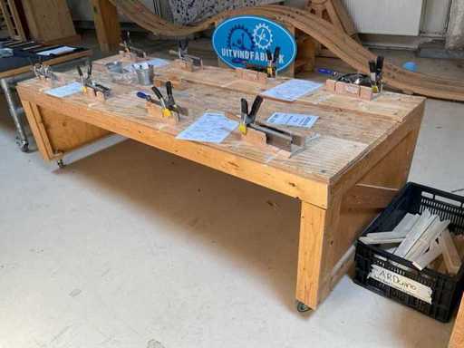 Mobile work table with 8x mitre box and saw