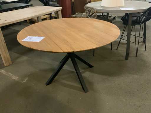 Giga furniture Thijs dining table