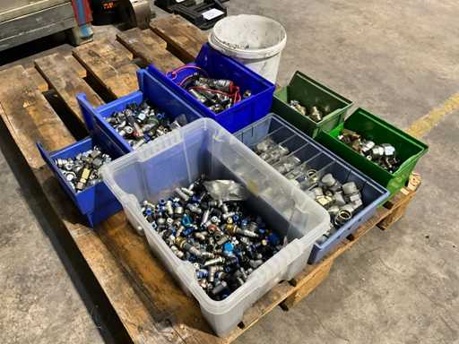 Diverse hydraulische en pneumatische koppelingen en connectoren