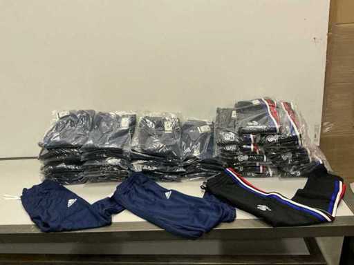 Partij diverse Adidas broeken (64x)