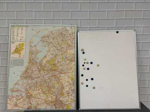 Tablica suchościeralna i mapa