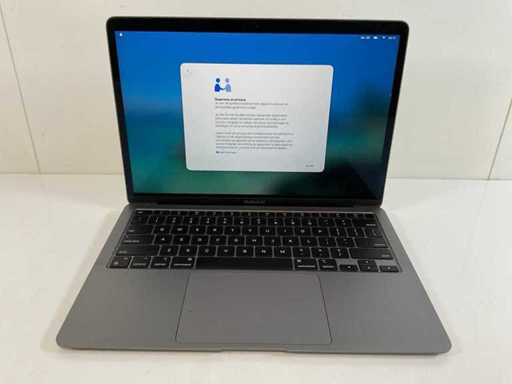Apple MacBook Air 13", Apple M1, 8 GB RAM, 251 GB NVMe Laptop