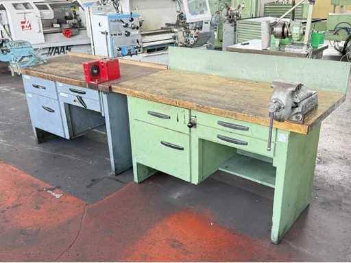   2 workbenches
