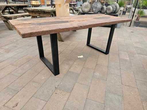 Exklusiver Massivholz-Esstisch im Industrial-Look - 200cm