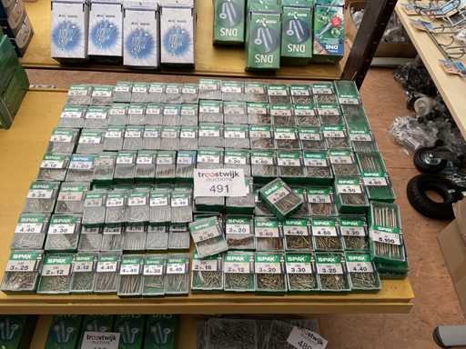 1 x batch of boxes screws