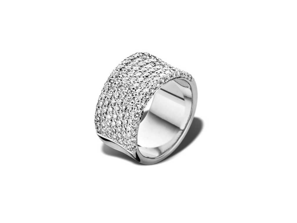 Bague intemporelle en or blanc avec tapis de diamants (RG125)