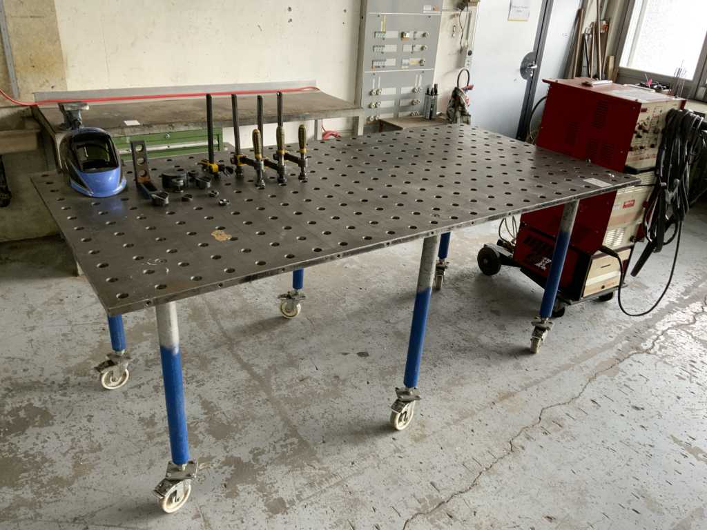 Mobile welding table