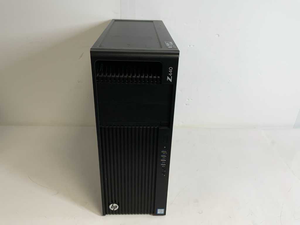 HP Z440, Xeon(R) CPU E5-1650 v4, 64 GB RAM, fără HDD, stație grafică NVIDIA Quadro K1200 de 4 GB