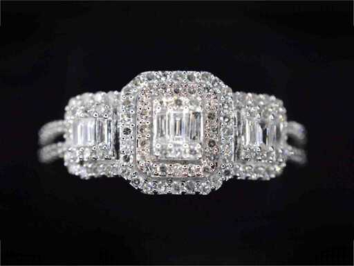 Weißgold-Trinity-Ring mit Diamanten