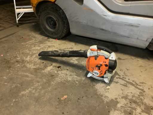 Suflător de frunze Stihl BG86