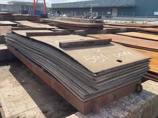 Batch of road plates (approx. 17x)