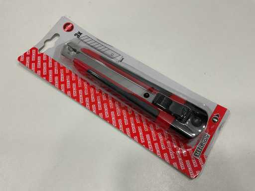 48 x Snap-off knife 18 mm with iron guide; Includes 3 blades