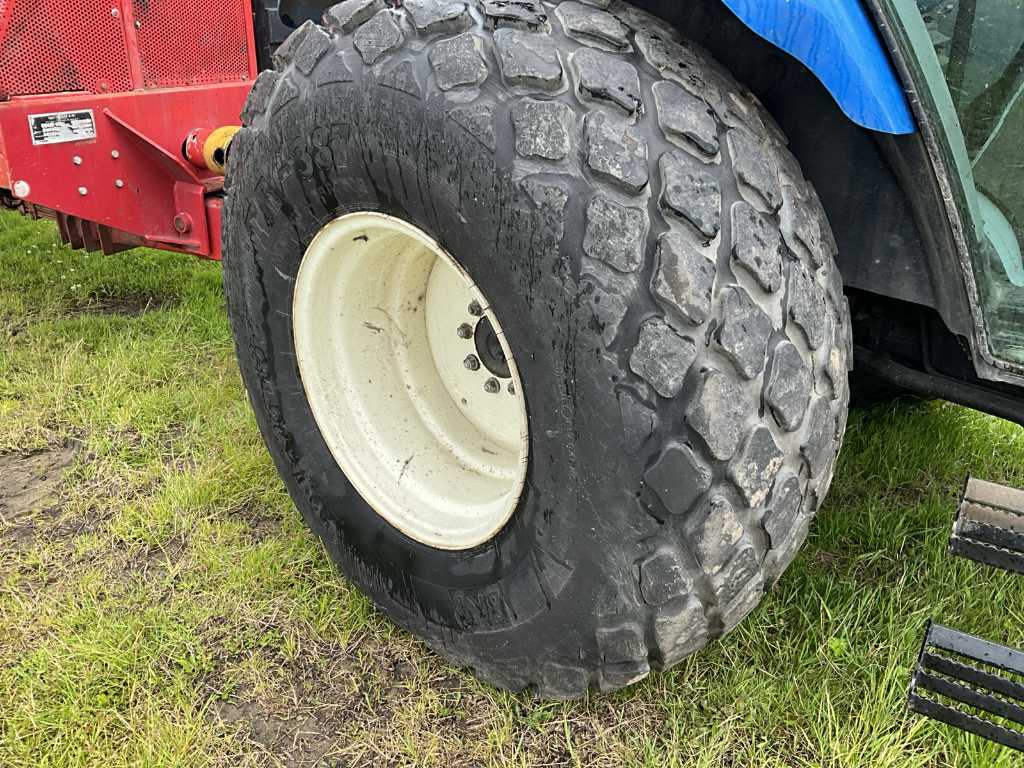 BKT TR387 Tire and rim (2x)