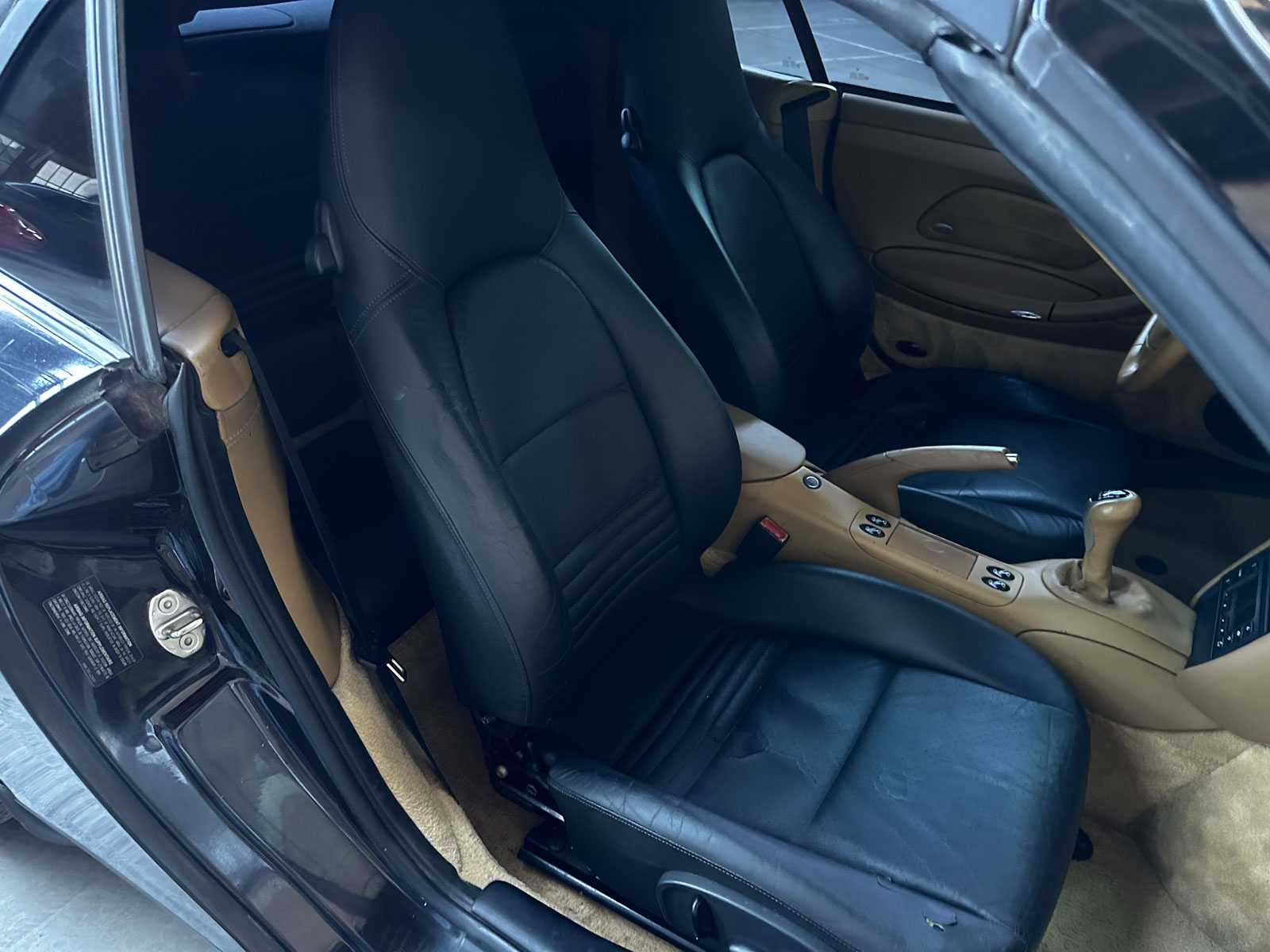 Porsche 911 Carrera 4 Cabriolet 3.6 996 320pk 2002 Youngtimer HANDGESCHAKELD 