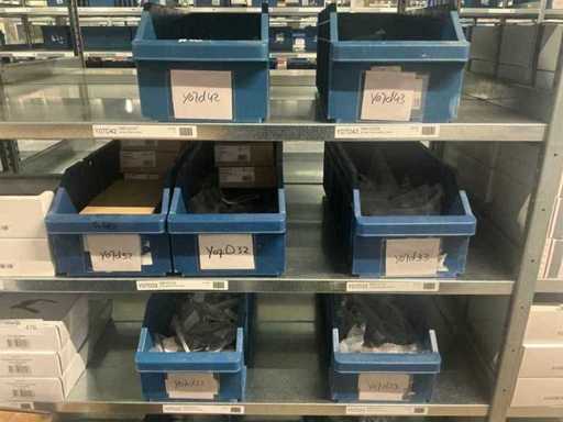 Lot de pièces et accessoires de quincaillerie pour portes