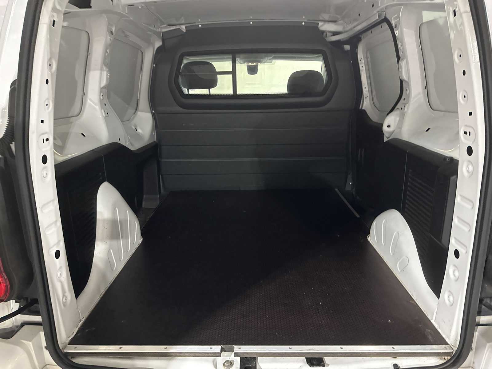 Peugeot Partner 120 1.6 BlueHDi 75 L1 Premium Pack 75pk 2018 (Origineel-NL & 1e Eigenaar), V-700-SK