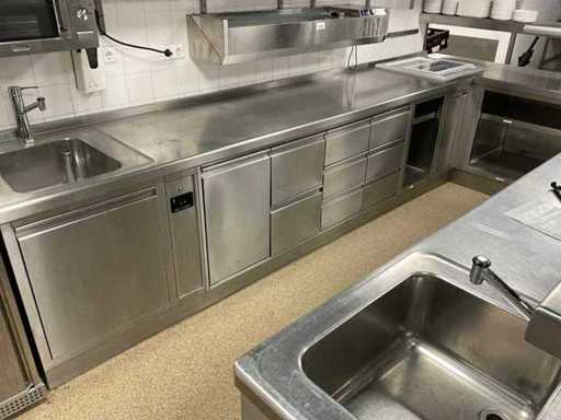 Layout de bucătărie din oțel inoxidabil Cookinox cu bancă de lucru refrigerată