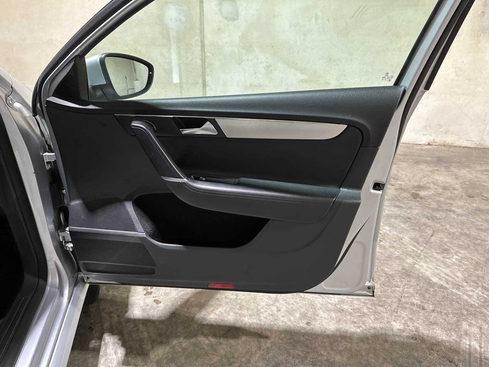 Volkswagen Passat Variant 1.8 TSI Highline 160pk 2011 (Origineel-NL), 71-RPV-9