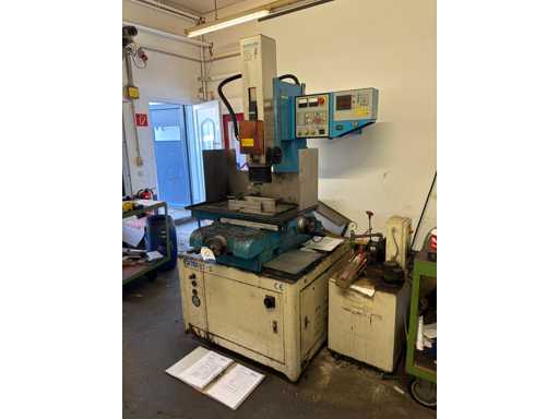 Machine EDM à trou de démarrage MADRA BT-2