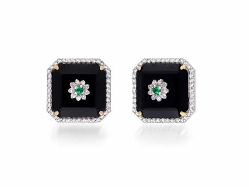 Boucles d’oreilles avec des émeraudes naturelles, des onixes et des diamants