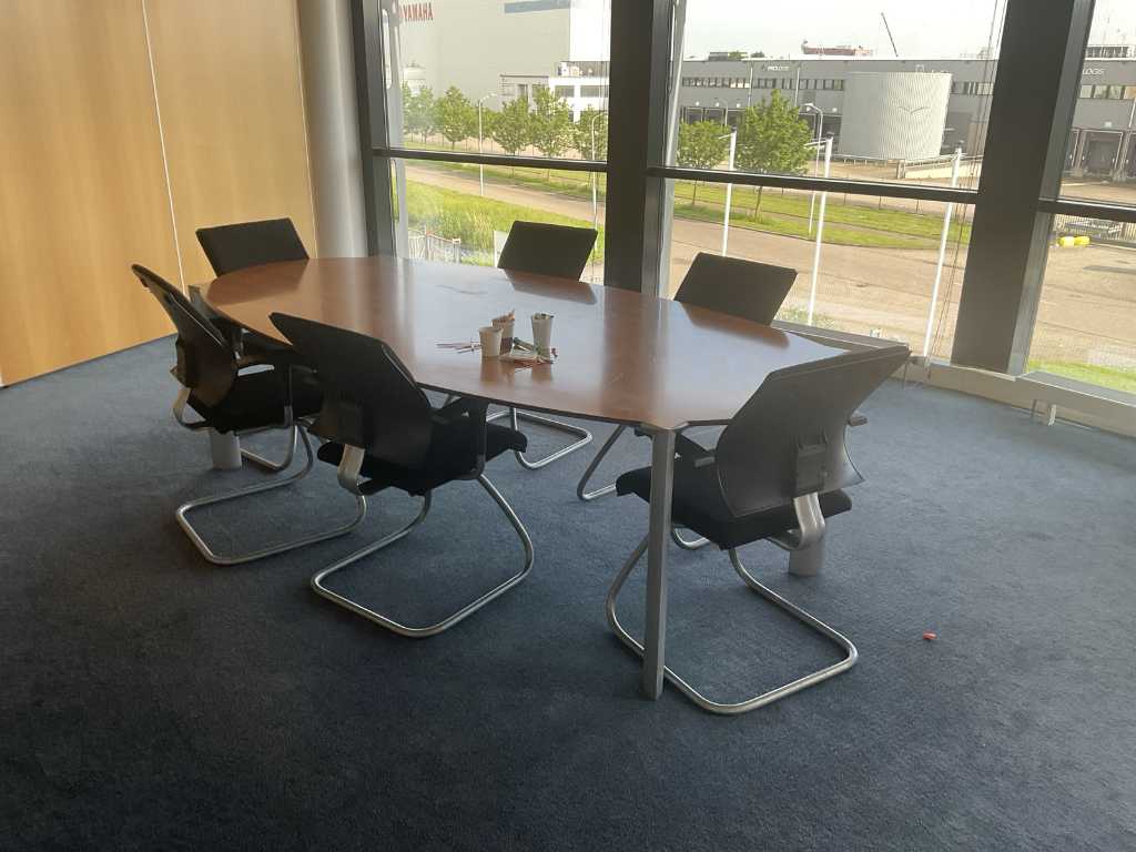 Ahrend Konferenztisch mit 6 Stühlen