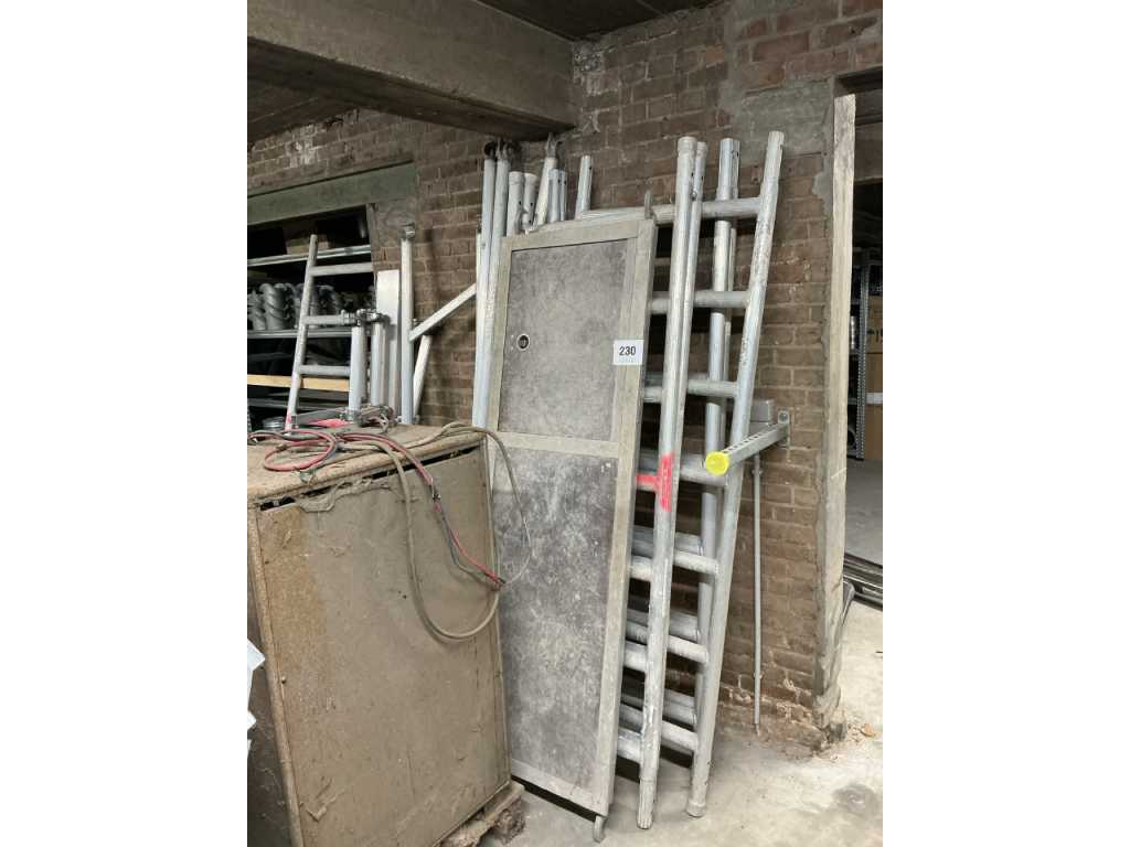 Dismantled scaffolding scaffolding SOLID