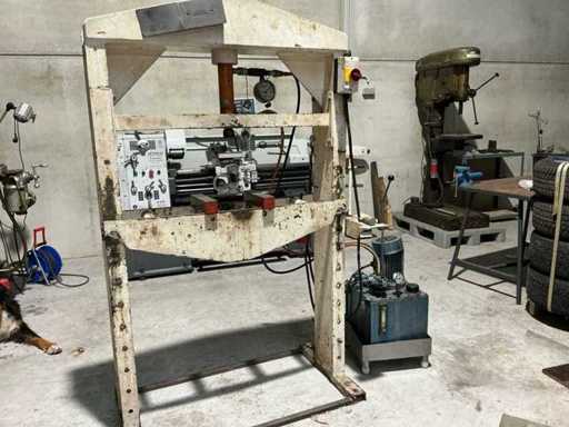 2003 Holmatro HCJ10H15 Hydraulic press