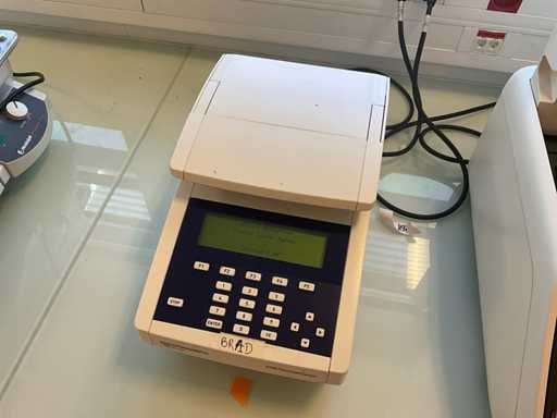 APPLIED BIOSYSTEMS 2720 Thermal Cycler Thermocycleur PCR