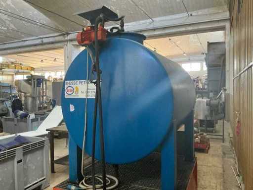 Diesel fuel tank with pump